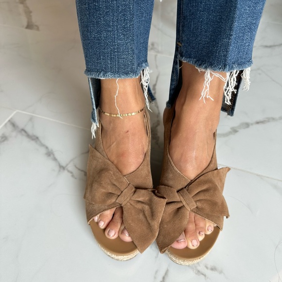 UGG Camilla Chestnut Wedge Sandal - Picture 1 of 8